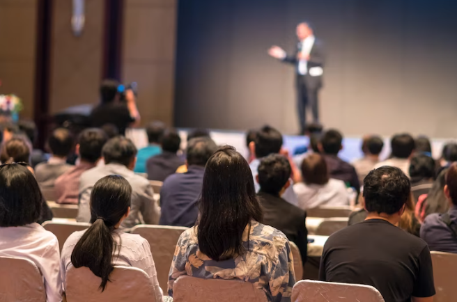 Aproveite tendências e eventos culturais para gerar buzz.