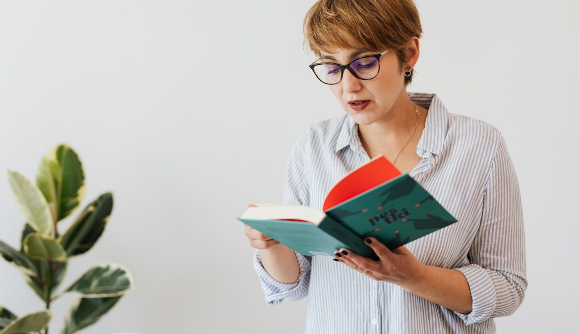 Qual o melhor formato de óculos para rosto redondo