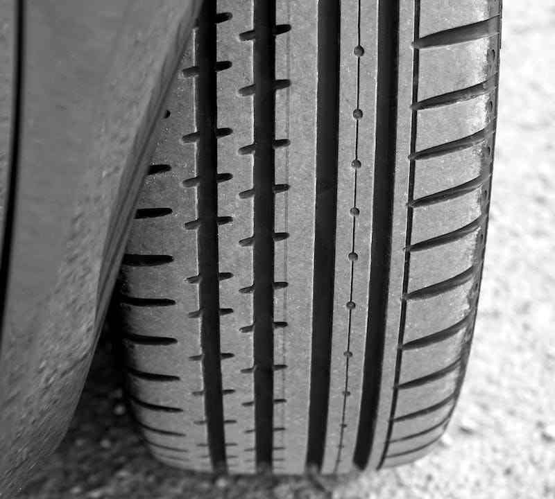 quais são os pneus certos para o seu veículo